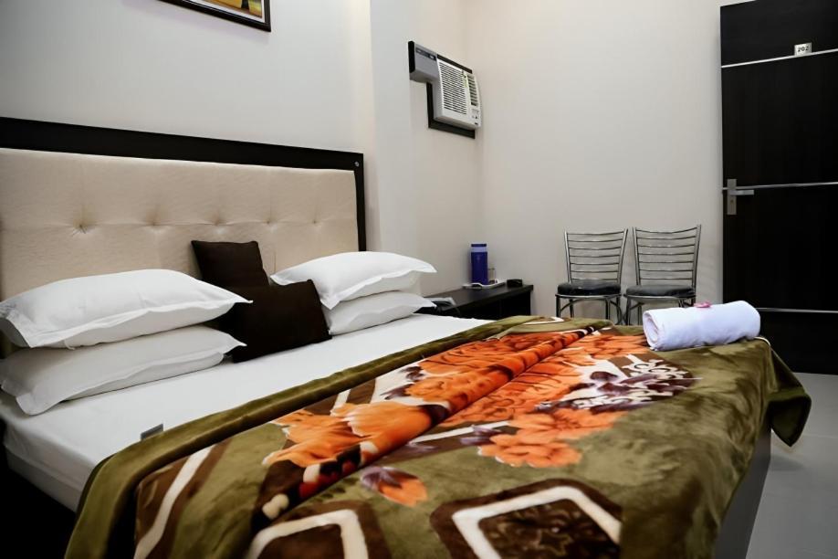 Hotel White Tulip Amritszár Kültér fotó